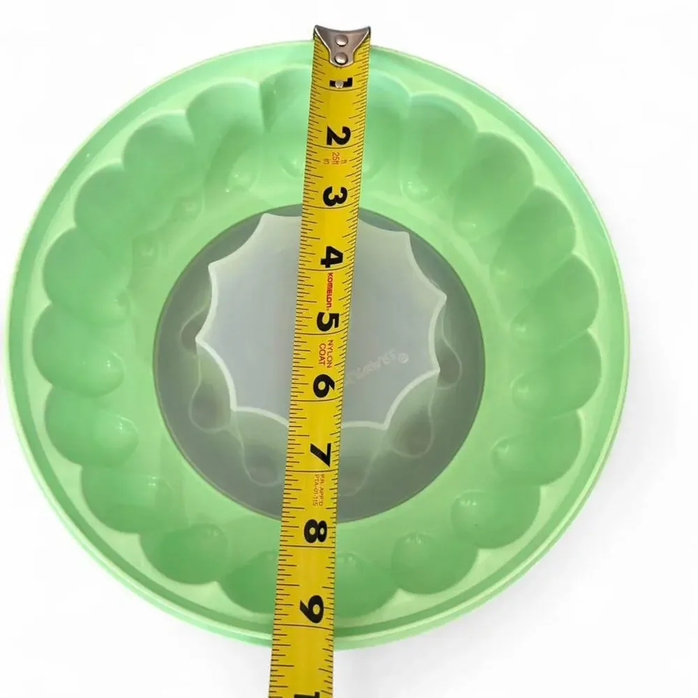 Vintage Tupperware Jel-Ring jello mold in mint green complete set